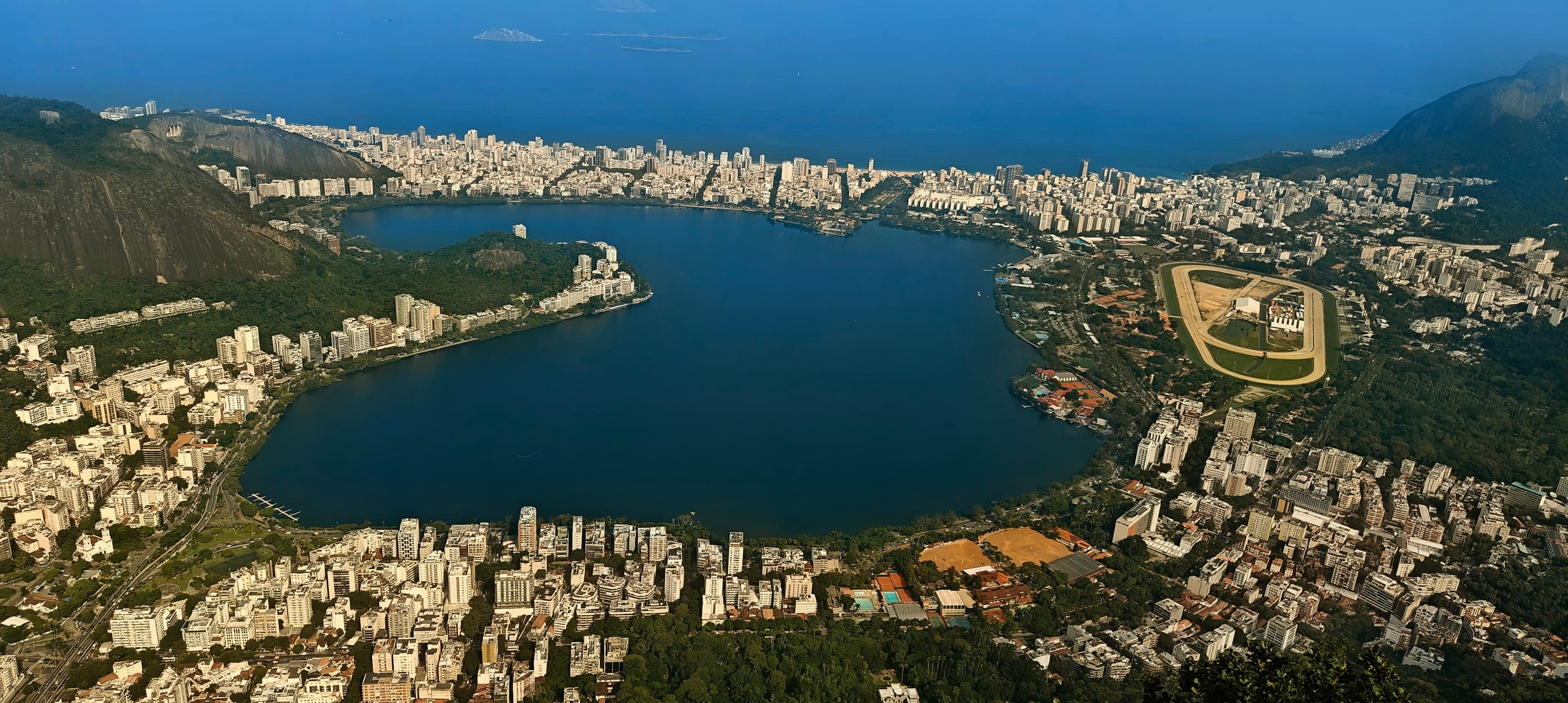Lagoa Rodrigo de Freitas and the Hipódromo da Gávea racetrack seen from Corcovado.