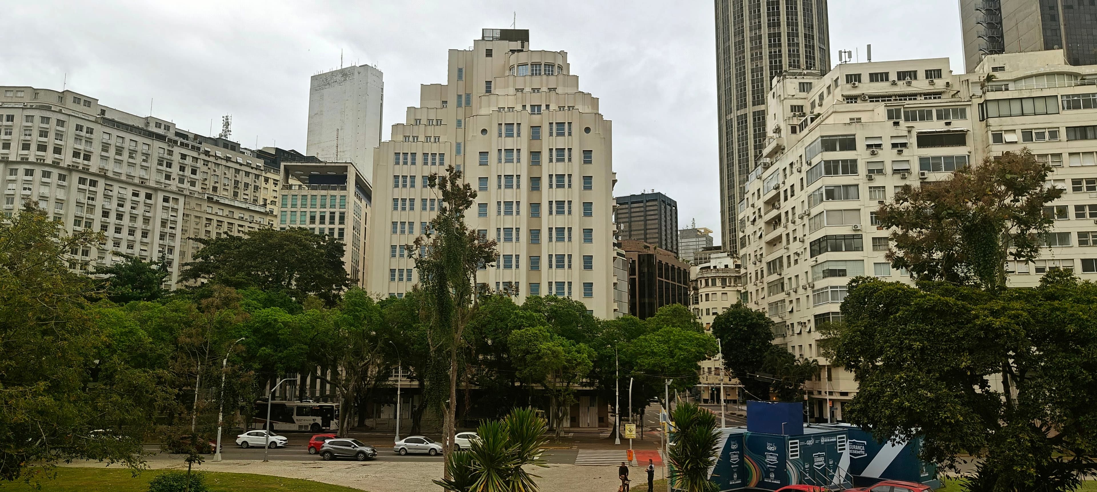 Trees and open space at Cinelândia are framed by dense central Rio buildings.