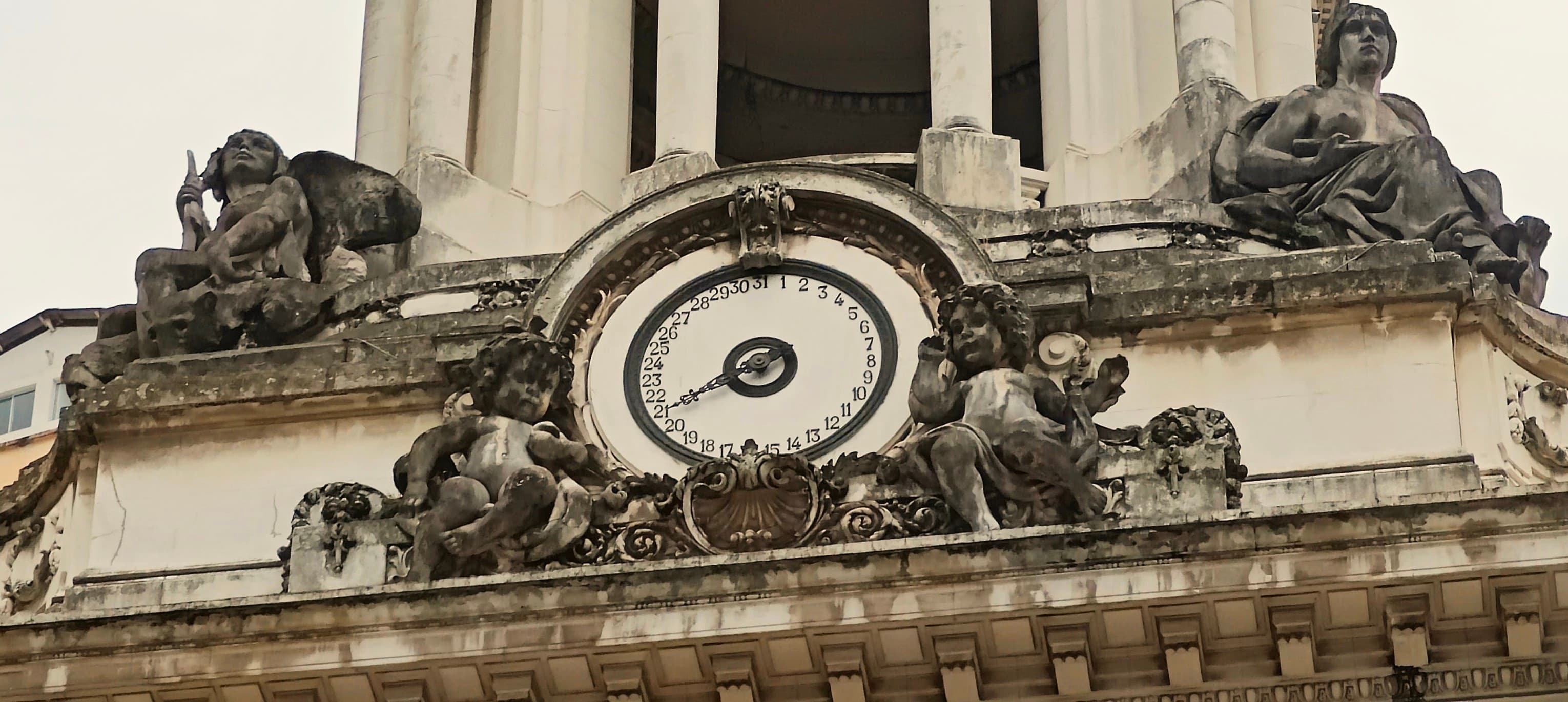 A clock and sculptural figures decorate the upper facade of Palácio Pedro Ernesto.