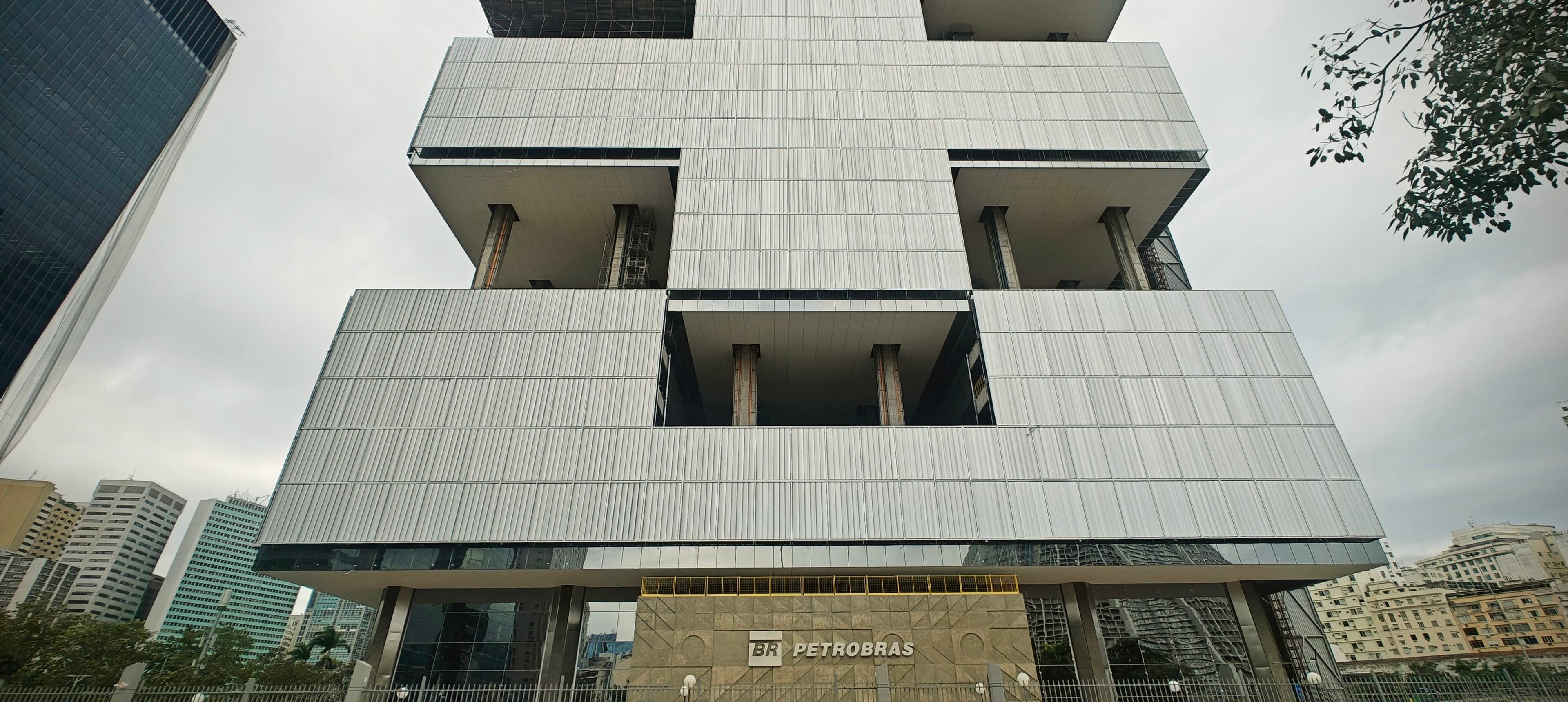 The angular Petrobras headquarters rises above Avenida República do Chile in central Rio.